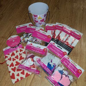 VALENTINE BUNDLE Party Supplies 13 Piece Lot